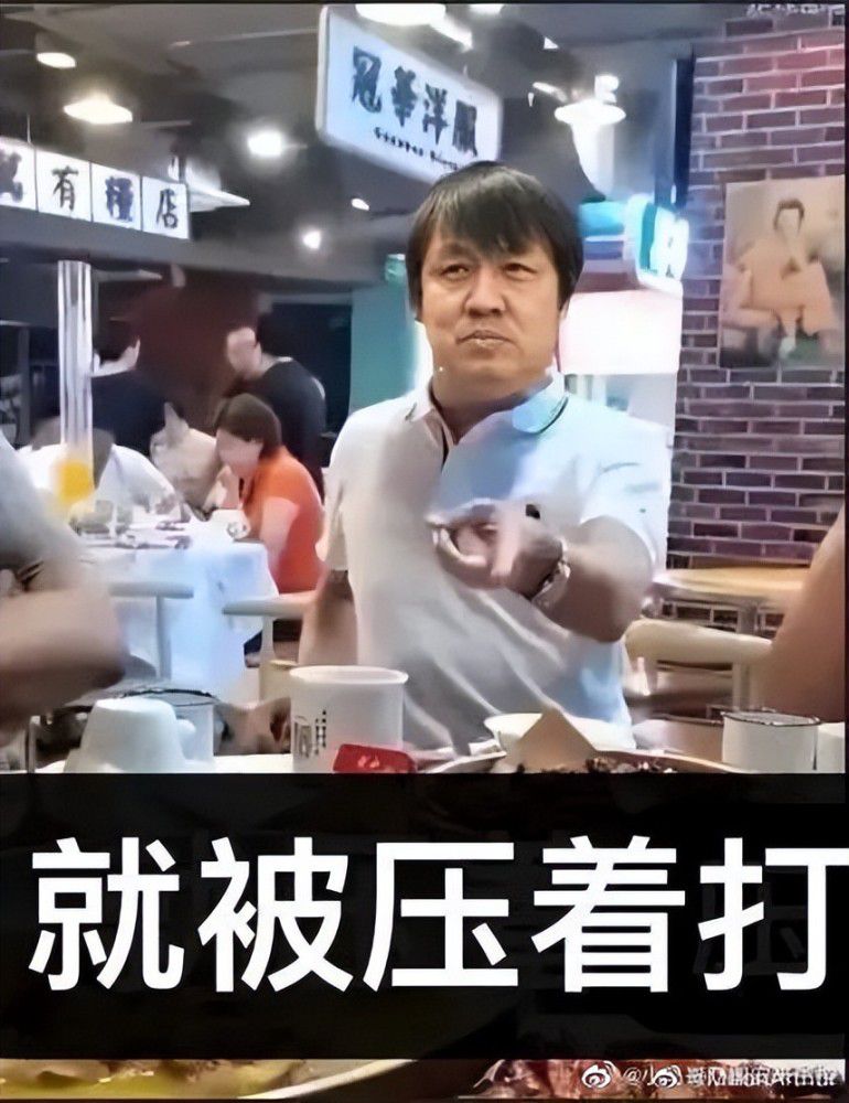 尸体漂着，漂着，越来越近，然后特写，要大特写。